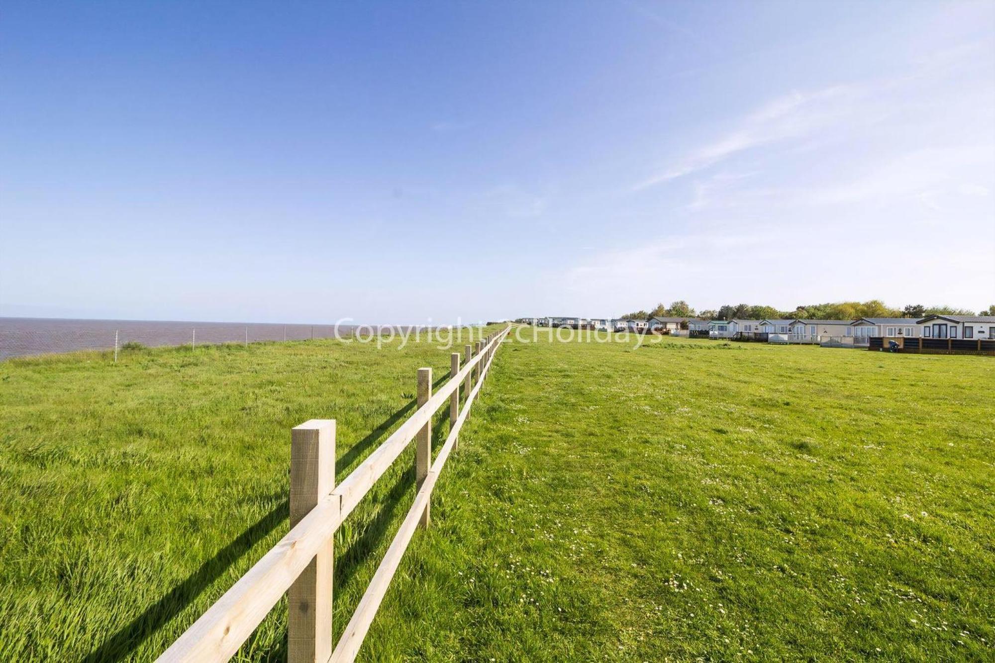 Campsite Great 8 Berth Caravan In Norfolk Near To Great Yarmouth Ref 20178bs Hopton on Sea